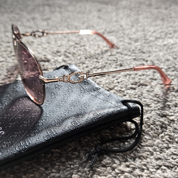 Guess Sunglasses Rose Colored Lenses NEW - Picture 2 of 7